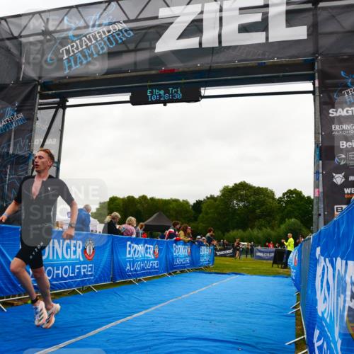 30.08.2026 - Elbe Triathlon Hamburg LAZAROV Photography http://msf.ph/oto/10078987 30.08.2026 10:28:31 Ziel 322 meine-sportfotos.de