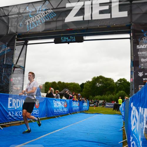 30.08.2026 - Elbe Triathlon Hamburg LAZAROV Photography http://msf.ph/oto/10079013 30.08.2026 10:30:27 Ziel 317 meine-sportfotos.de