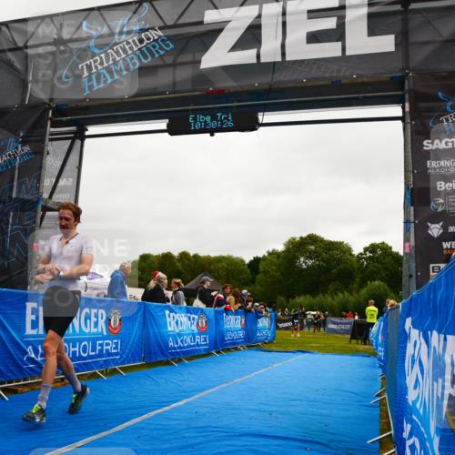 30.08.2026 - Elbe Triathlon Hamburg LAZAROV Photography http://msf.ph/oto/10079014 30.08.2026 10:30:27 Ziel 317 meine-sportfotos.de