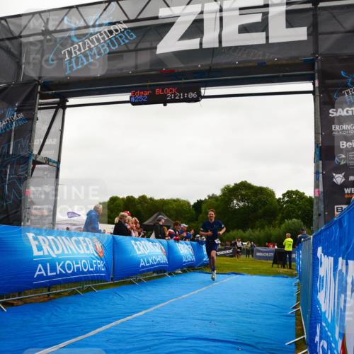 30.08.2026 - Elbe Triathlon Hamburg LAZAROV Photography http://msf.ph/oto/10079029 30.08.2026 10:31:05 Ziel 208, 252, 1895 meine-sportfotos.de