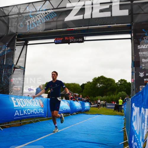 30.08.2026 - Elbe Triathlon Hamburg LAZAROV Photography http://msf.ph/oto/10079030 30.08.2026 10:31:07 Ziel 208, 252, 1895 meine-sportfotos.de