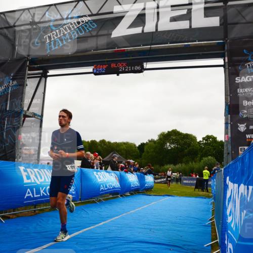 30.08.2026 - Elbe Triathlon Hamburg LAZAROV Photography http://msf.ph/oto/10079032 30.08.2026 10:31:07 Ziel 208, 252, 1895 meine-sportfotos.de