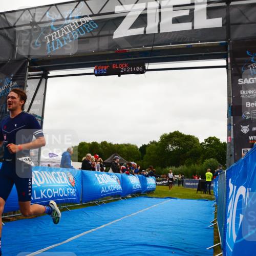 30.08.2026 - Elbe Triathlon Hamburg LAZAROV Photography http://msf.ph/oto/10079034 30.08.2026 10:31:08 Ziel 208, 252, 1895 meine-sportfotos.de