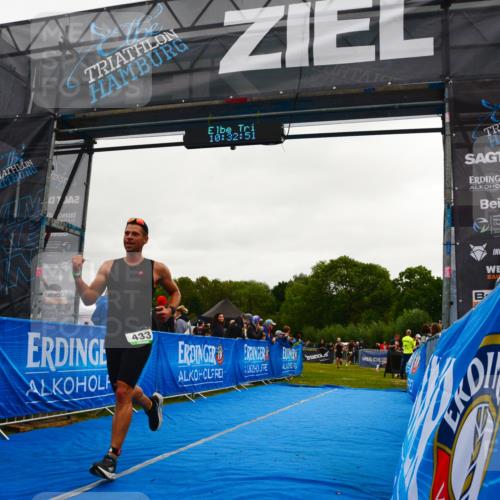 30.08.2026 - Elbe Triathlon Hamburg LAZAROV Photography http://msf.ph/oto/10079064 30.08.2026 10:32:52 Ziel 298, 433 meine-sportfotos.de