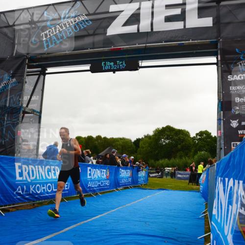 30.08.2026 - Elbe Triathlon Hamburg LAZAROV Photography http://msf.ph/oto/10079068 30.08.2026 10:32:58 Ziel 298 meine-sportfotos.de