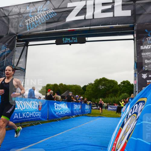 30.08.2026 - Elbe Triathlon Hamburg LAZAROV Photography http://msf.ph/oto/10079120 30.08.2026 10:34:47 Ziel 356, 385 meine-sportfotos.de