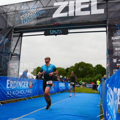 30.08.2026 - Elbe Triathlon Hamburg LAZAROV Photography http://msf.ph/oto/10079133 30.08.2026 10:35:20 Ziel 251, 262, 325 meine-sportfotos.de