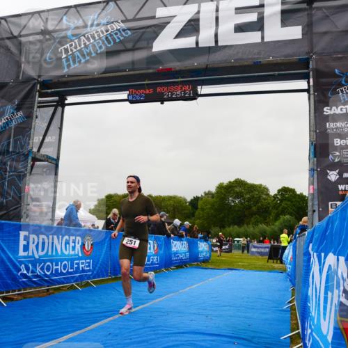 30.08.2026 - Elbe Triathlon Hamburg LAZAROV Photography http://msf.ph/oto/10079139 30.08.2026 10:35:21 Ziel 251, 262, 325 meine-sportfotos.de