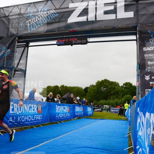 30.08.2026 - Elbe Triathlon Hamburg LAZAROV Photography http://msf.ph/oto/10079150 30.08.2026 10:35:29 Ziel 325 meine-sportfotos.de