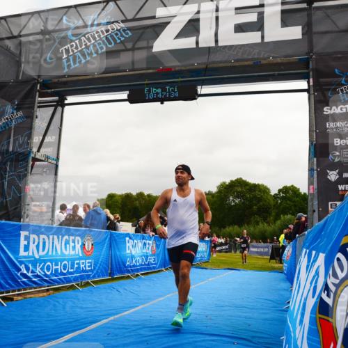 30.08.2026 - Elbe Triathlon Hamburg LAZAROV Photography http://msf.ph/oto/10079538 30.08.2026 10:47:35 Ziel 390, 464 meine-sportfotos.de