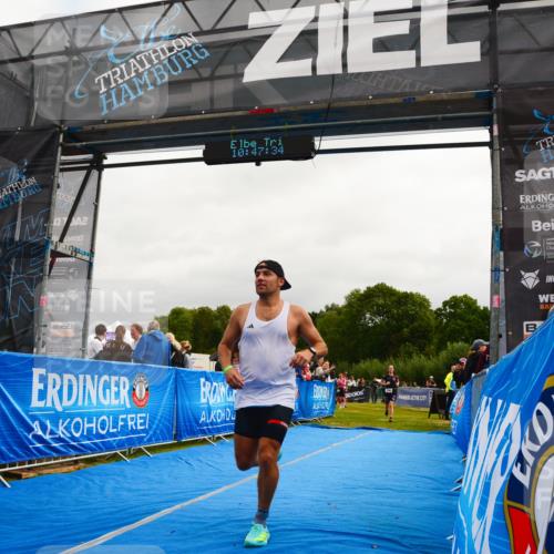 30.08.2026 - Elbe Triathlon Hamburg LAZAROV Photography http://msf.ph/oto/10079539 30.08.2026 10:47:35 Ziel 390, 464 meine-sportfotos.de