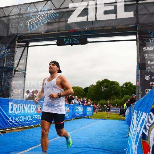 30.08.2026 - Elbe Triathlon Hamburg LAZAROV Photography http://msf.ph/oto/10079541 30.08.2026 10:47:35 Ziel 390, 464 meine-sportfotos.de