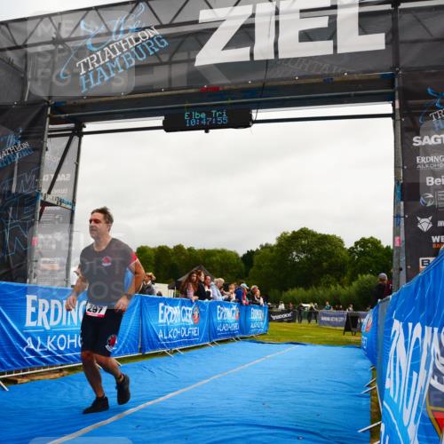 30.08.2026 - Elbe Triathlon Hamburg LAZAROV Photography http://msf.ph/oto/10079550 30.08.2026 10:47:56 Ziel 297 meine-sportfotos.de