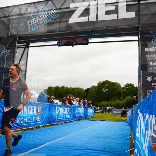 30.08.2026 - Elbe Triathlon Hamburg LAZAROV Photography http://msf.ph/oto/10079552 30.08.2026 10:47:56 Ziel 297 meine-sportfotos.de