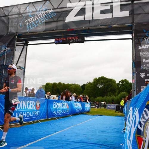 30.08.2026 - Elbe Triathlon Hamburg LAZAROV Photography http://msf.ph/oto/10079577 30.08.2026 10:48:39 Ziel 320 meine-sportfotos.de