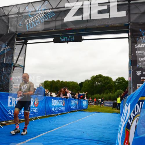 30.08.2026 - Elbe Triathlon Hamburg LAZAROV Photography http://msf.ph/oto/10079581 30.08.2026 10:49:23 Ziel 249 meine-sportfotos.de