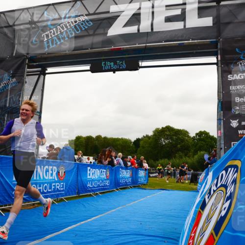 30.08.2026 - Elbe Triathlon Hamburg LAZAROV Photography http://msf.ph/oto/10079587 30.08.2026 10:50:21 Ziel 421 meine-sportfotos.de