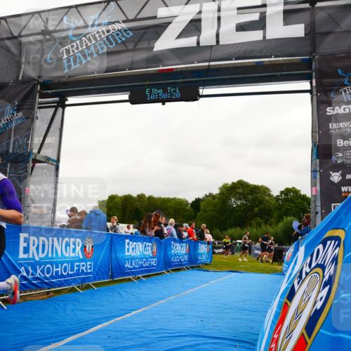 30.08.2026 - Elbe Triathlon Hamburg LAZAROV Photography http://msf.ph/oto/10079588 30.08.2026 10:50:21 Ziel 421 meine-sportfotos.de