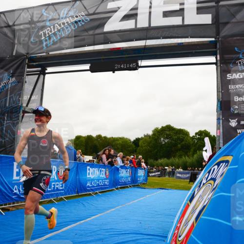 30.08.2026 - Elbe Triathlon Hamburg LAZAROV Photography http://msf.ph/oto/10079636 30.08.2026 10:51:44 Ziel 392 meine-sportfotos.de