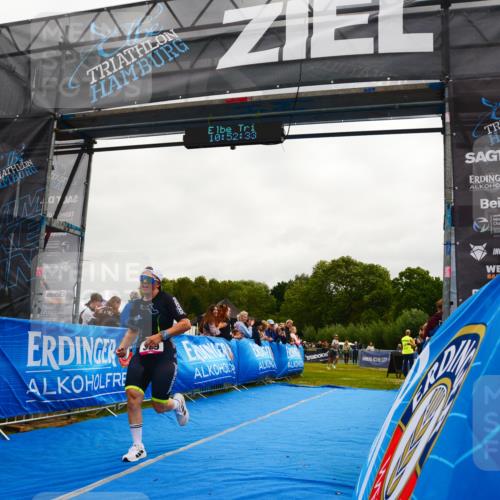 30.08.2026 - Elbe Triathlon Hamburg LAZAROV Photography http://msf.ph/oto/10079657 30.08.2026 10:52:34 Ziel 379 meine-sportfotos.de