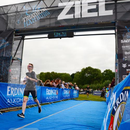 30.08.2026 - Elbe Triathlon Hamburg LAZAROV Photography http://msf.ph/oto/10079698 30.08.2026 10:54:01 Ziel 381, 481 meine-sportfotos.de