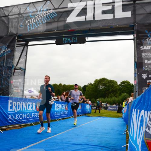 30.08.2026 - Elbe Triathlon Hamburg LAZAROV Photography http://msf.ph/oto/10079779 30.08.2026 10:56:45 Ziel 550, 689, 1894 meine-sportfotos.de