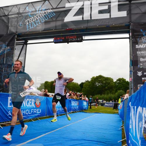 30.08.2026 - Elbe Triathlon Hamburg LAZAROV Photography http://msf.ph/oto/10079782 30.08.2026 10:56:46 Ziel 550, 689, 1894 meine-sportfotos.de
