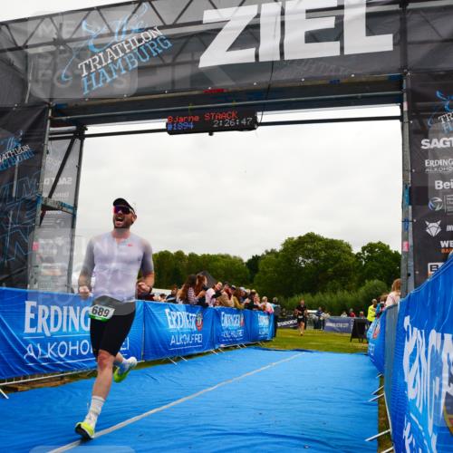 30.08.2026 - Elbe Triathlon Hamburg LAZAROV Photography http://msf.ph/oto/10079785 30.08.2026 10:56:46 Ziel 550, 689, 1894 meine-sportfotos.de