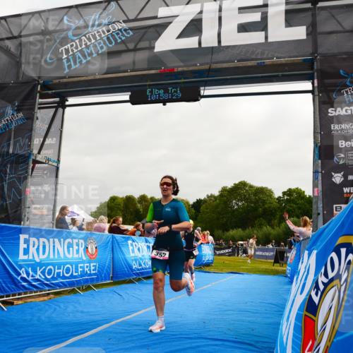 30.08.2026 - Elbe Triathlon Hamburg LAZAROV Photography http://msf.ph/oto/10079820 30.08.2026 10:58:30 Ziel 259, 352 meine-sportfotos.de