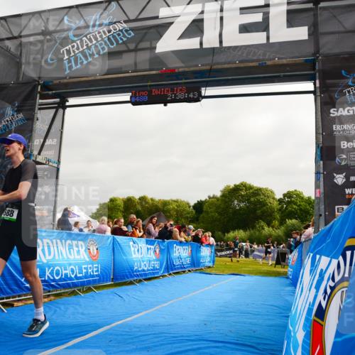 30.08.2026 - Elbe Triathlon Hamburg LAZAROV Photography http://msf.ph/oto/10079856 30.08.2026 10:58:45 Ziel 480, 588 meine-sportfotos.de
