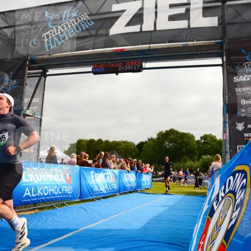 30.08.2026 - Elbe Triathlon Hamburg LAZAROV Photography http://msf.ph/oto/10079867 30.08.2026 10:59:16 Ziel 405, 418, 542 meine-sportfotos.de