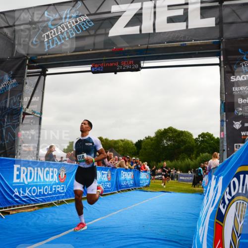 30.08.2026 - Elbe Triathlon Hamburg LAZAROV Photography http://msf.ph/oto/10079878 30.08.2026 10:59:23 Ziel 331, 418, 467 meine-sportfotos.de