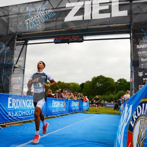 30.08.2026 - Elbe Triathlon Hamburg LAZAROV Photography http://msf.ph/oto/10079879 30.08.2026 10:59:23 Ziel 331, 418, 467 meine-sportfotos.de