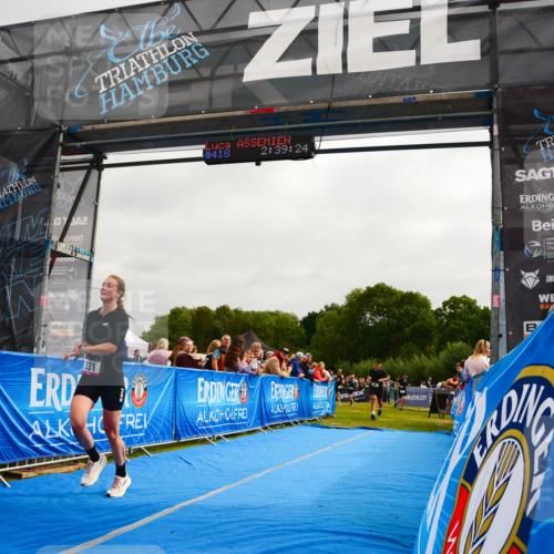 30.08.2026 - Elbe Triathlon Hamburg LAZAROV Photography http://msf.ph/oto/10079885 30.08.2026 10:59:26 Ziel 331, 418, 467 meine-sportfotos.de