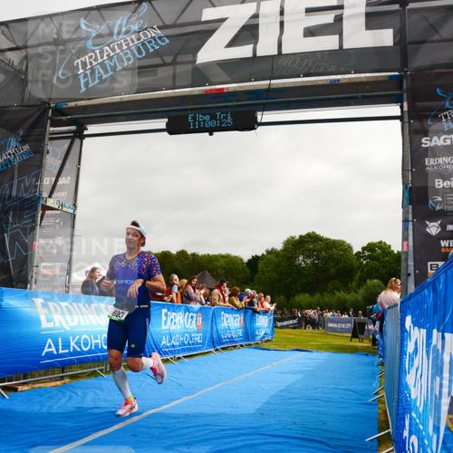 30.08.2026 - Elbe Triathlon Hamburg LAZAROV Photography http://msf.ph/oto/10079934 30.08.2026 11:00:26 Ziel 683 meine-sportfotos.de