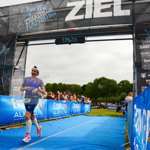 30.08.2026 - Elbe Triathlon Hamburg LAZAROV Photography http://msf.ph/oto/10079935 30.08.2026 11:00:26 Ziel 683 meine-sportfotos.de
