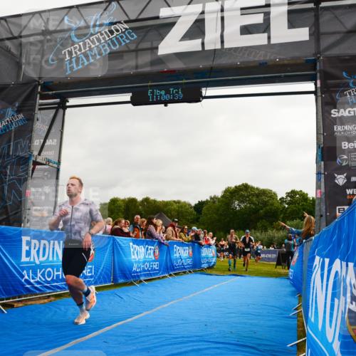 30.08.2026 - Elbe Triathlon Hamburg LAZAROV Photography http://msf.ph/oto/10079938 30.08.2026 11:00:39 Ziel 248, 584, 621 meine-sportfotos.de