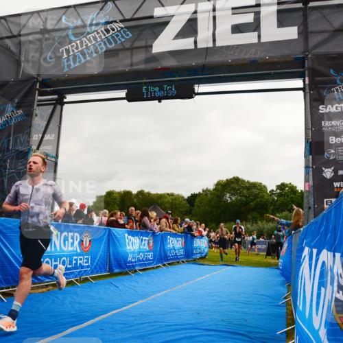 30.08.2026 - Elbe Triathlon Hamburg LAZAROV Photography http://msf.ph/oto/10079939 30.08.2026 11:00:39 Ziel 248, 584, 621 meine-sportfotos.de