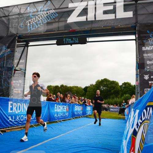 30.08.2026 - Elbe Triathlon Hamburg LAZAROV Photography http://msf.ph/oto/10079948 30.08.2026 11:00:57 Ziel 498, 676 meine-sportfotos.de