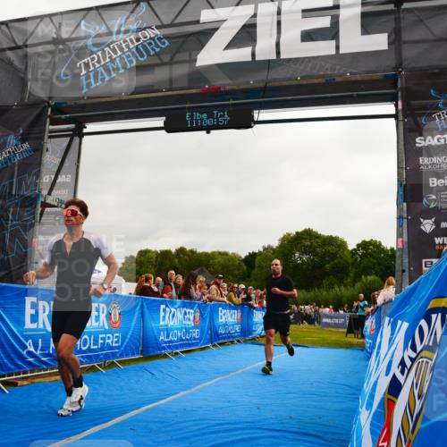 30.08.2026 - Elbe Triathlon Hamburg LAZAROV Photography http://msf.ph/oto/10079949 30.08.2026 11:00:57 Ziel 498, 676 meine-sportfotos.de