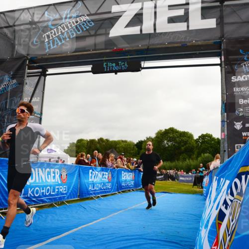 30.08.2026 - Elbe Triathlon Hamburg LAZAROV Photography http://msf.ph/oto/10079950 30.08.2026 11:00:57 Ziel 498, 676 meine-sportfotos.de