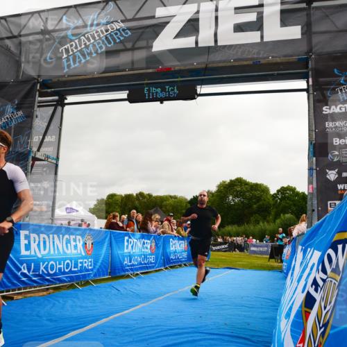 30.08.2026 - Elbe Triathlon Hamburg LAZAROV Photography http://msf.ph/oto/10079951 30.08.2026 11:00:57 Ziel 498, 676 meine-sportfotos.de