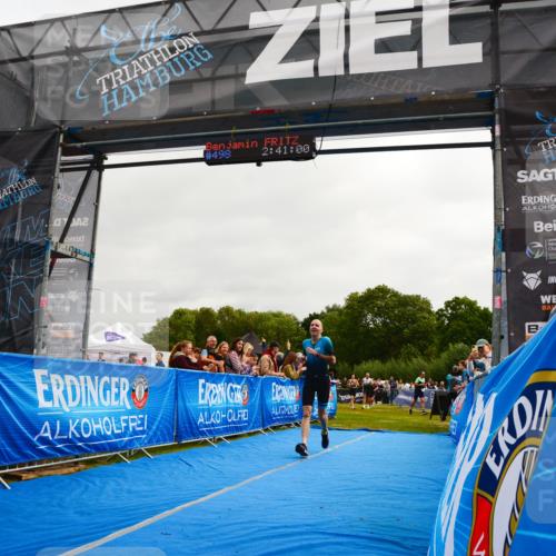 30.08.2026 - Elbe Triathlon Hamburg LAZAROV Photography http://msf.ph/oto/10079965 30.08.2026 11:01:07 Ziel 261, 264, 987 meine-sportfotos.de