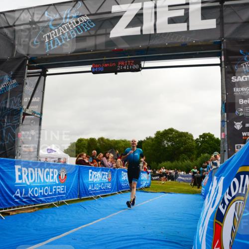30.08.2026 - Elbe Triathlon Hamburg LAZAROV Photography http://msf.ph/oto/10079967 30.08.2026 11:01:07 Ziel 261, 264, 987 meine-sportfotos.de