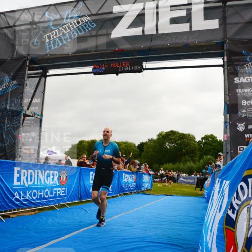 30.08.2026 - Elbe Triathlon Hamburg LAZAROV Photography http://msf.ph/oto/10079968 30.08.2026 11:01:08 Ziel 261, 264, 987 meine-sportfotos.de