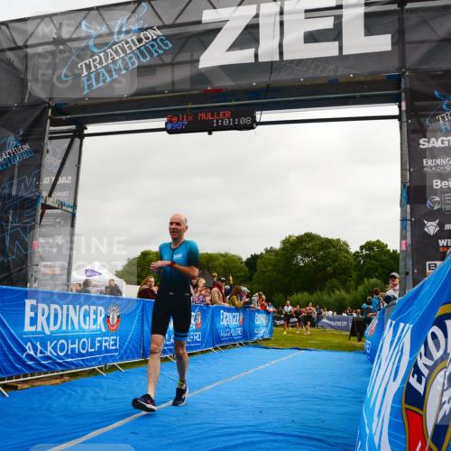 30.08.2026 - Elbe Triathlon Hamburg LAZAROV Photography http://msf.ph/oto/10079969 30.08.2026 11:01:08 Ziel 261, 264, 987 meine-sportfotos.de