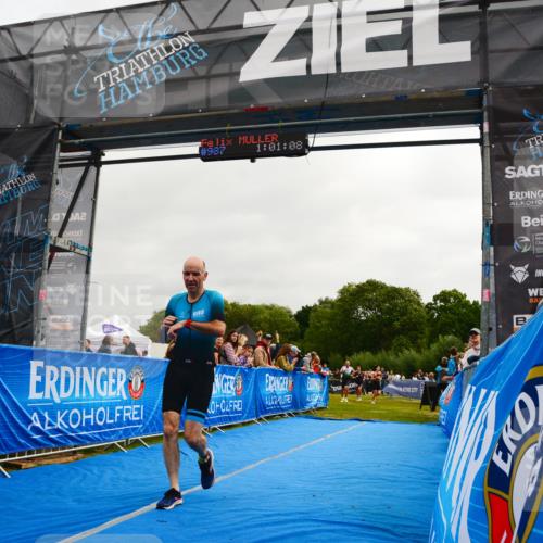 30.08.2026 - Elbe Triathlon Hamburg LAZAROV Photography http://msf.ph/oto/10079970 30.08.2026 11:01:08 Ziel 261, 264, 987 meine-sportfotos.de