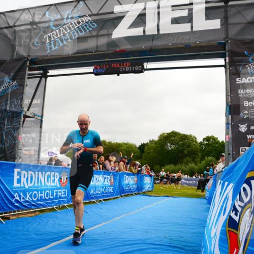 30.08.2026 - Elbe Triathlon Hamburg LAZAROV Photography http://msf.ph/oto/10079971 30.08.2026 11:01:08 Ziel 261, 264, 987 meine-sportfotos.de