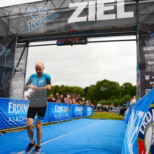 30.08.2026 - Elbe Triathlon Hamburg LAZAROV Photography http://msf.ph/oto/10079973 30.08.2026 11:01:09 Ziel 261, 264, 391, 987 meine-sportfotos.de