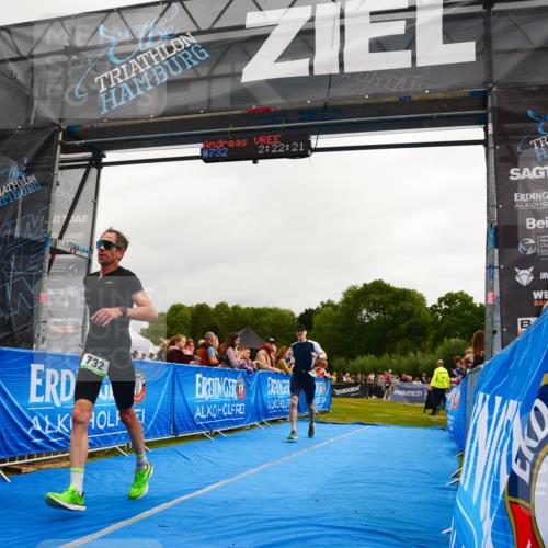 30.08.2026 - Elbe Triathlon Hamburg LAZAROV Photography http://msf.ph/oto/10079995 30.08.2026 11:02:20 Ziel 501, 529, 732 meine-sportfotos.de